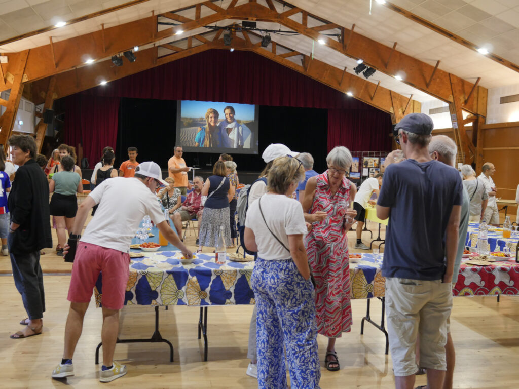 Dernier moment convivial avant les au-revoirs